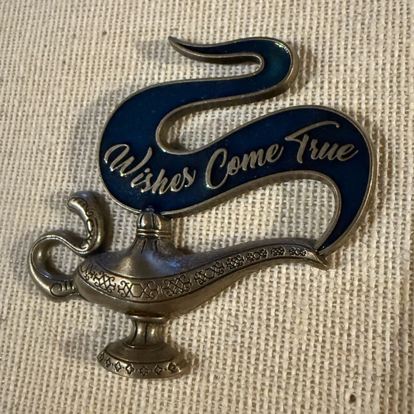 Disney Jewelry - Aladdin Magic Lamp Pin